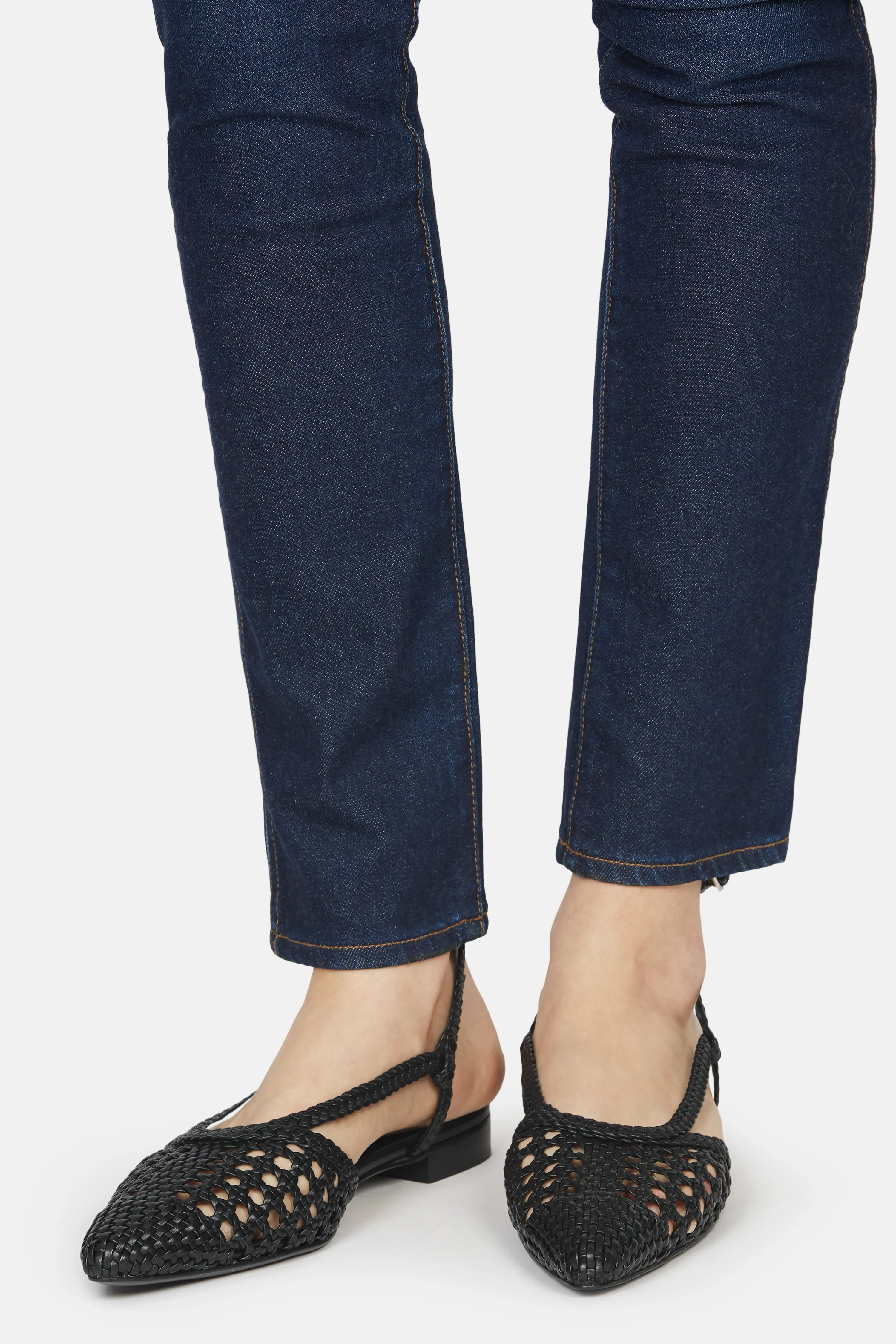 Ane Flat Sandal - Black