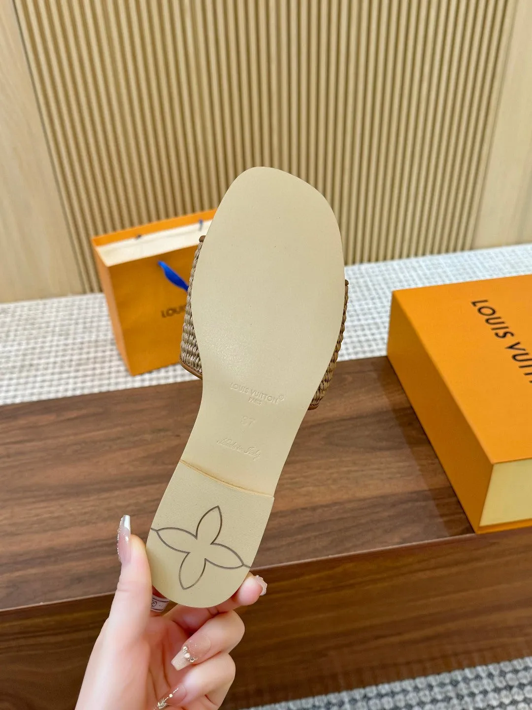 Consistent quality Flat Vuitton Rapid support Revival Louis Mule