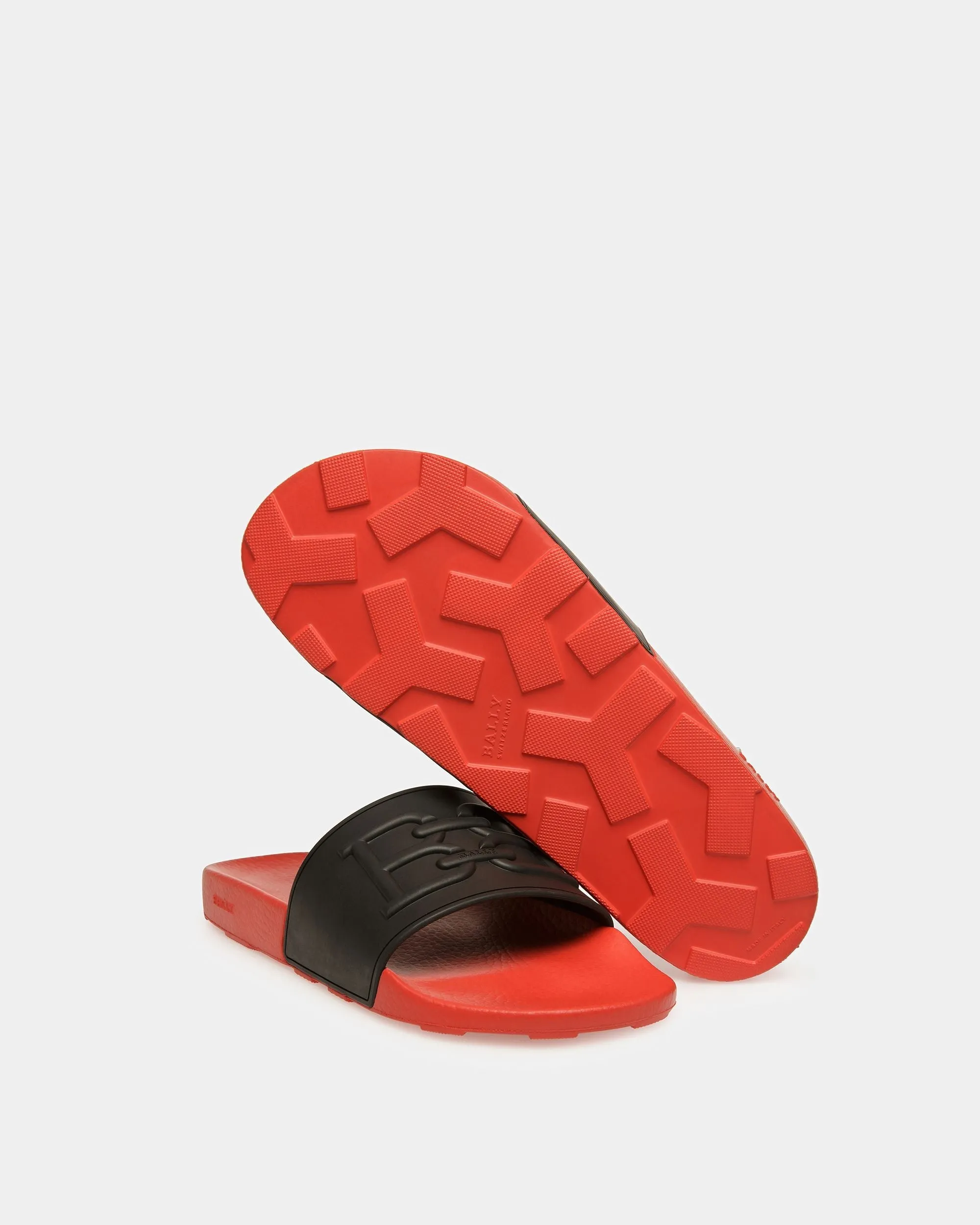 Scotty Rubber Sandals In Black And Orange