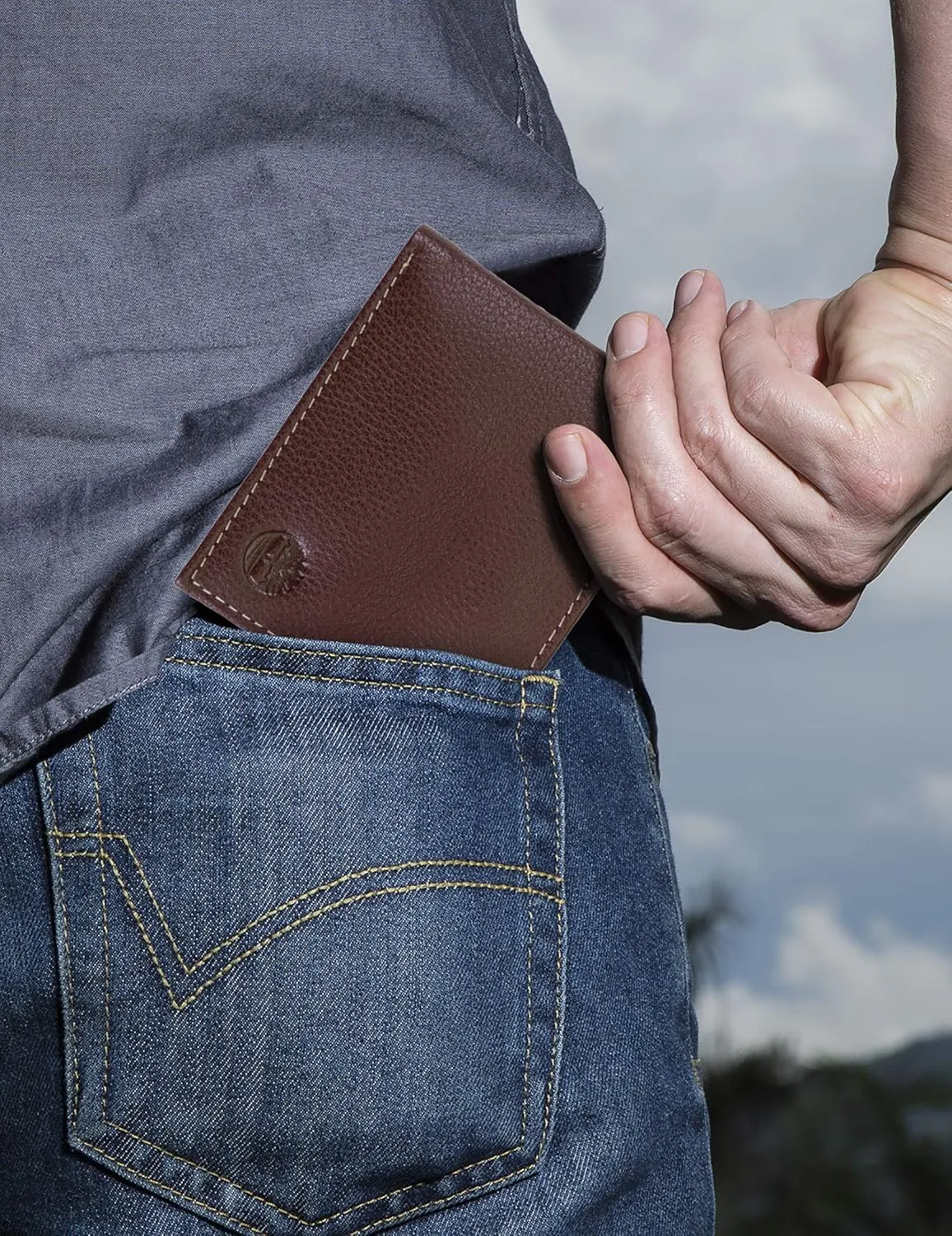 Timberland Men's Leather Wallet With Attached Flip Pocket, Brown (Sportz), One Size