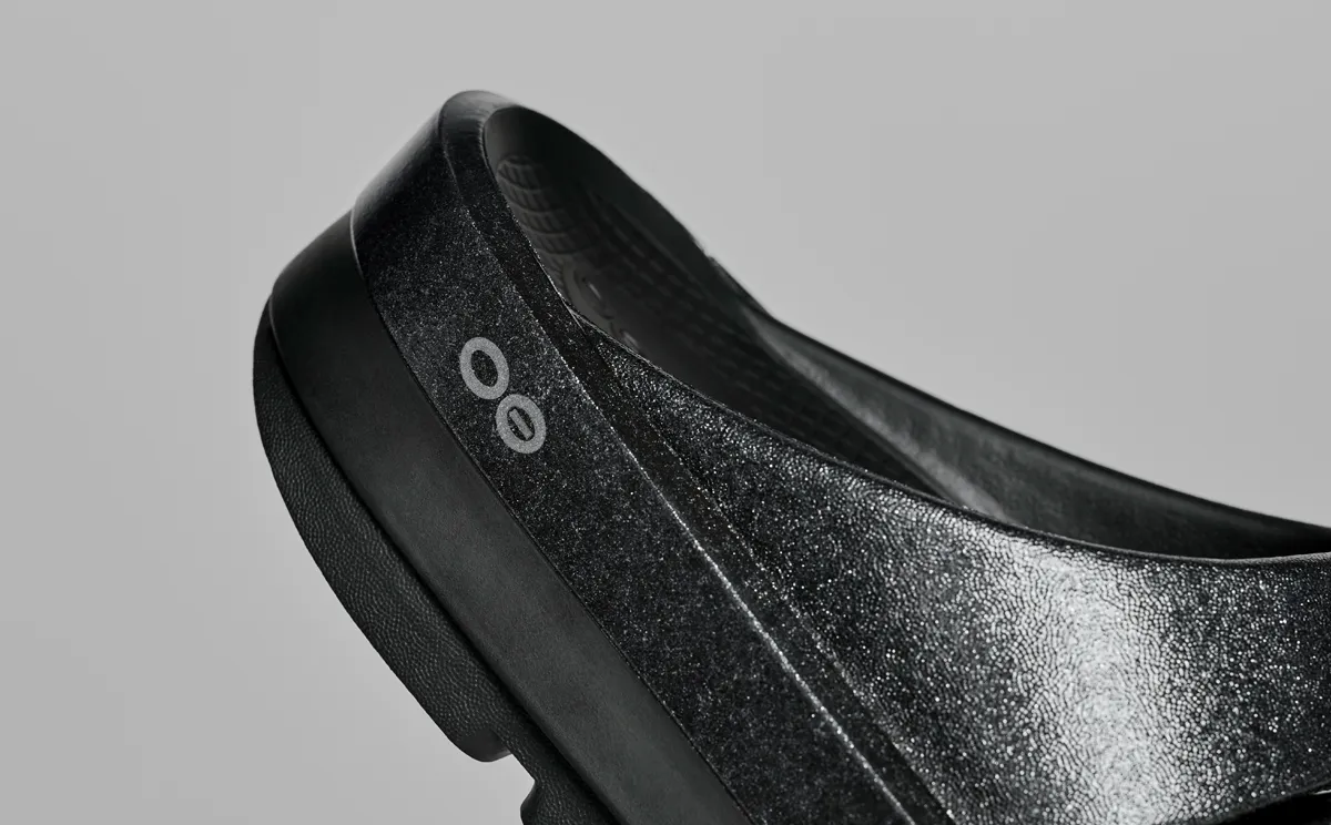 Women's OOmega OOahh Stacked Sandal - Black Sparkle